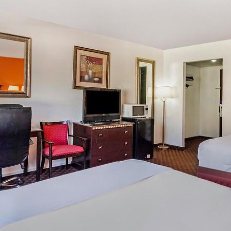Oyo Townhouse Dodge City Ks Bagian luar foto