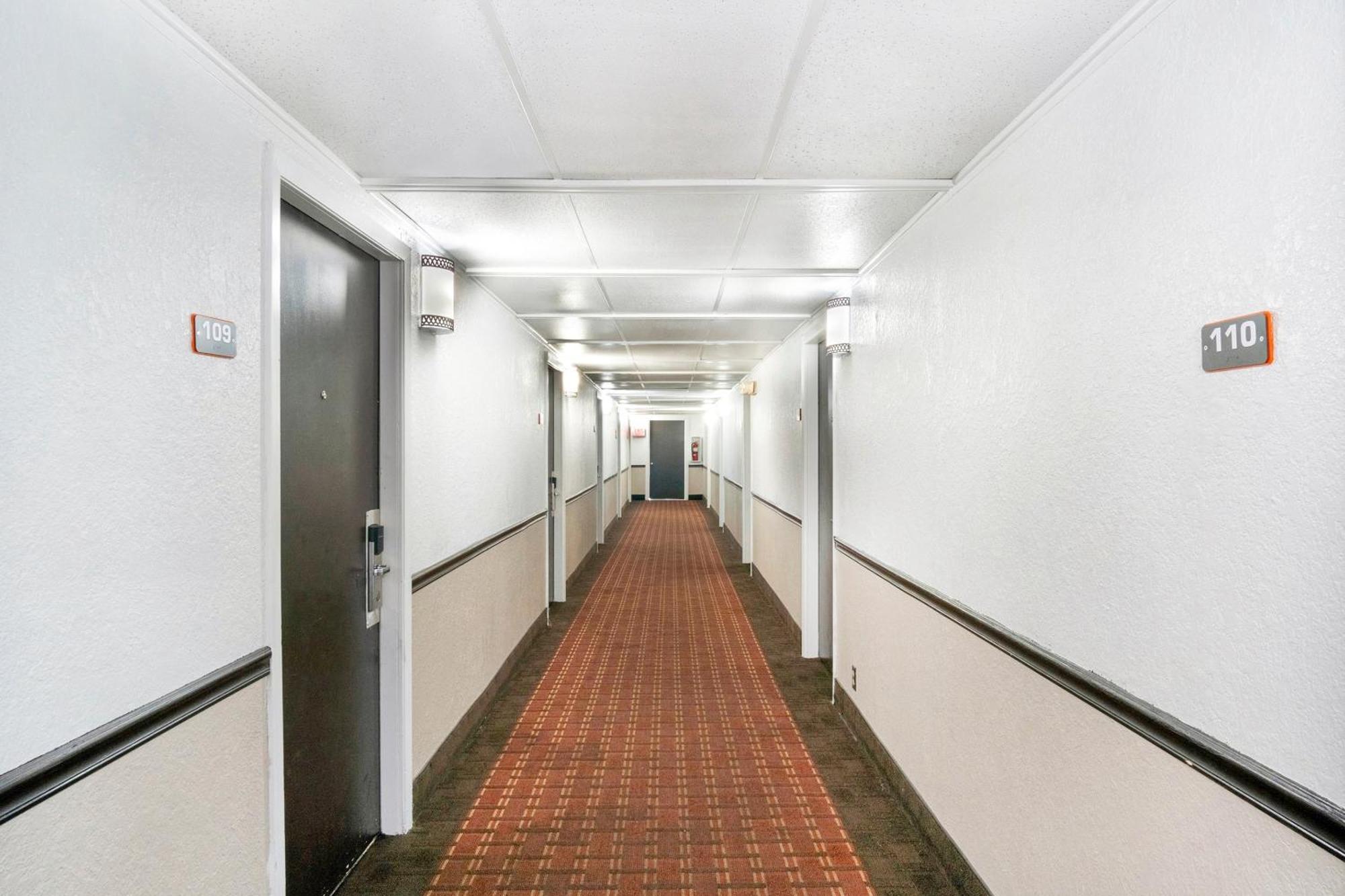 Oyo Townhouse Dodge City Ks Bagian luar foto