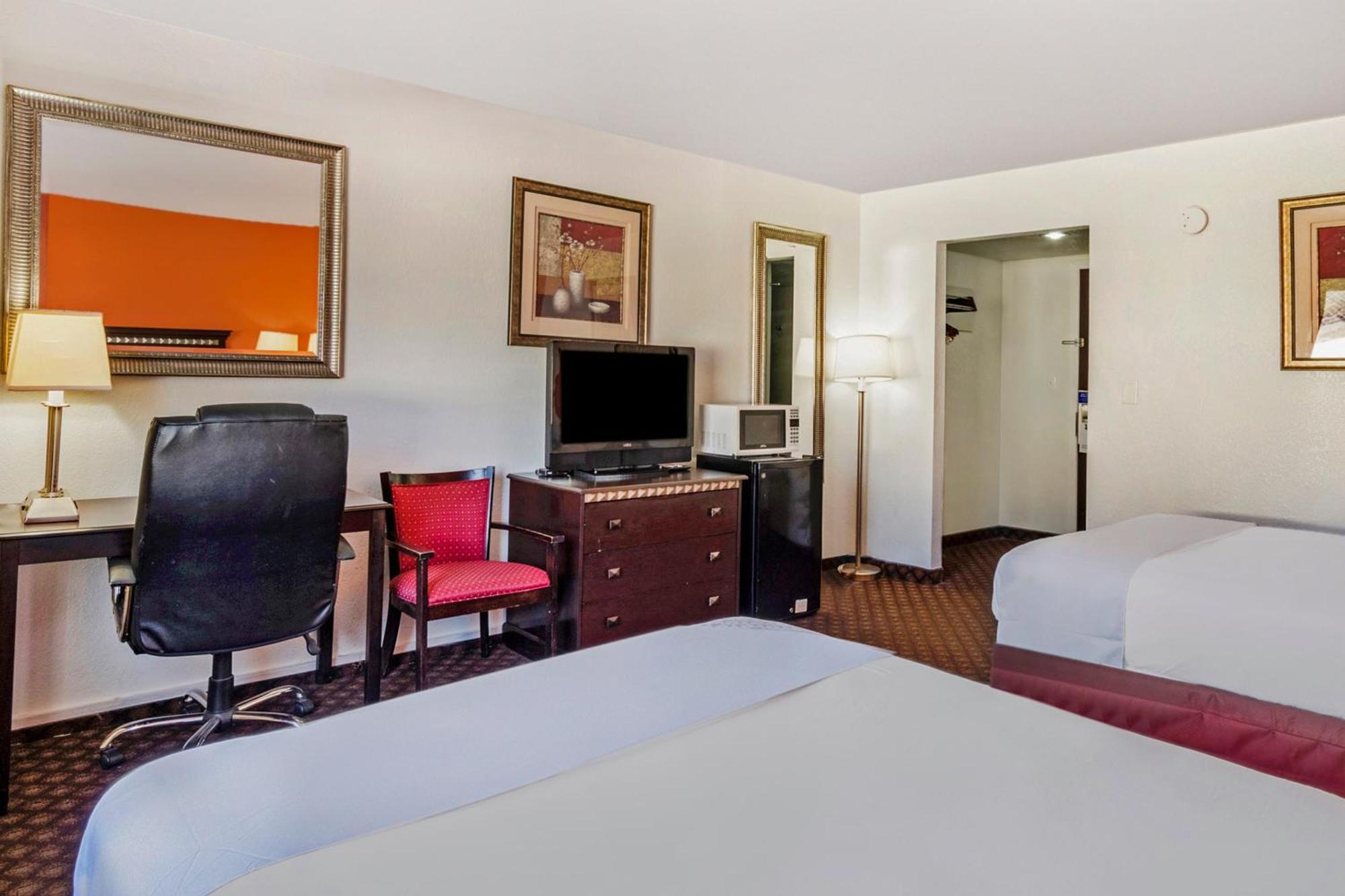 Oyo Townhouse Dodge City Ks Bagian luar foto