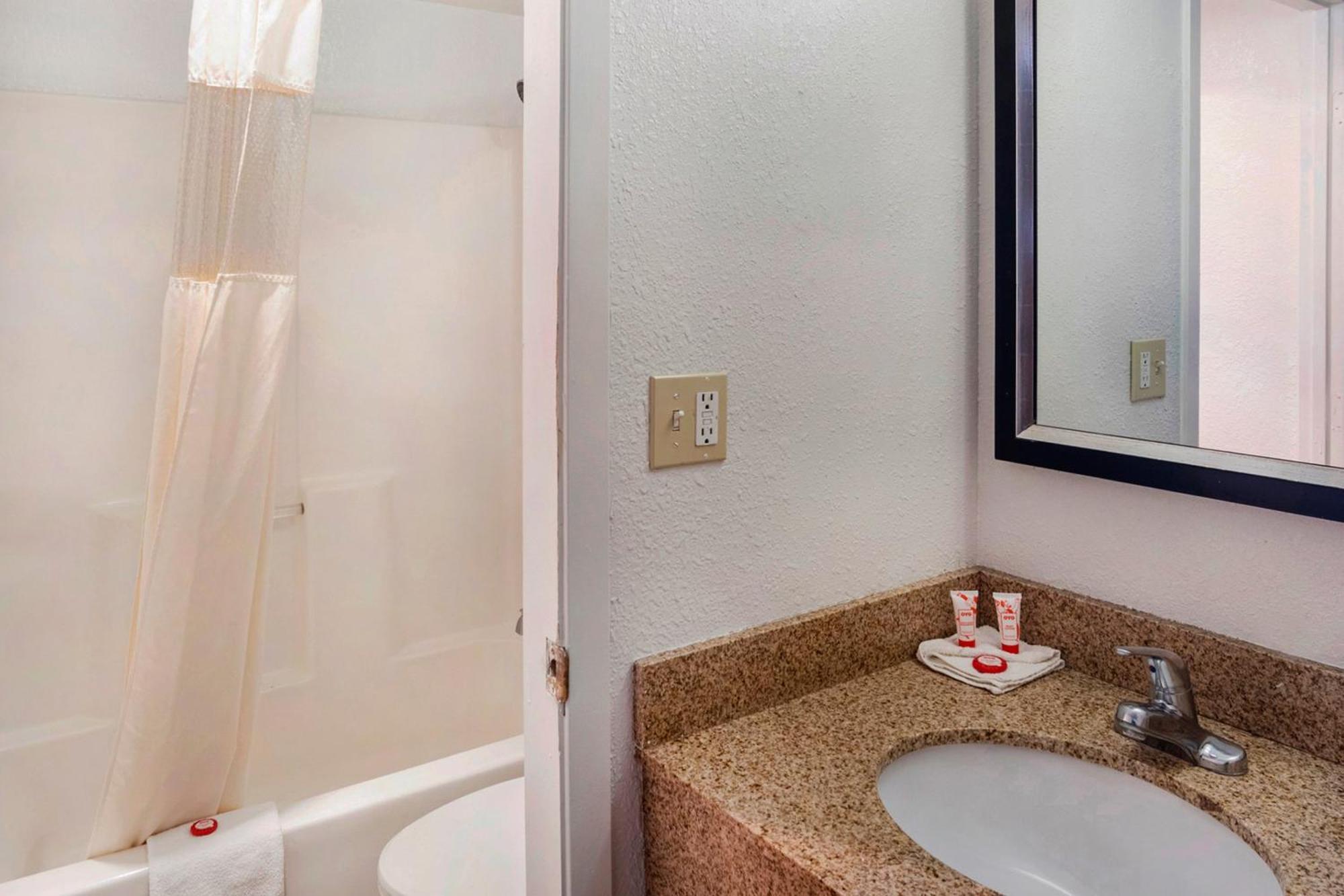 Oyo Townhouse Dodge City Ks Bagian luar foto