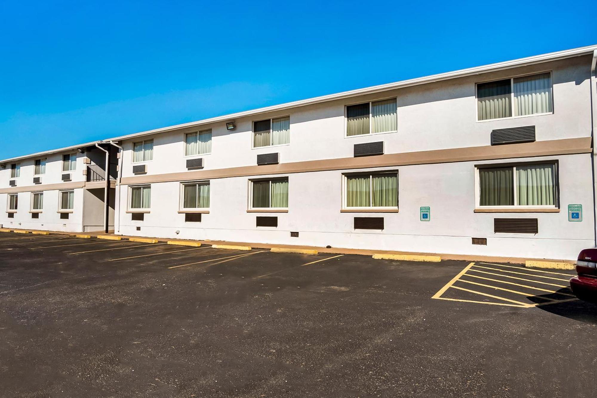Oyo Townhouse Dodge City Ks Bagian luar foto