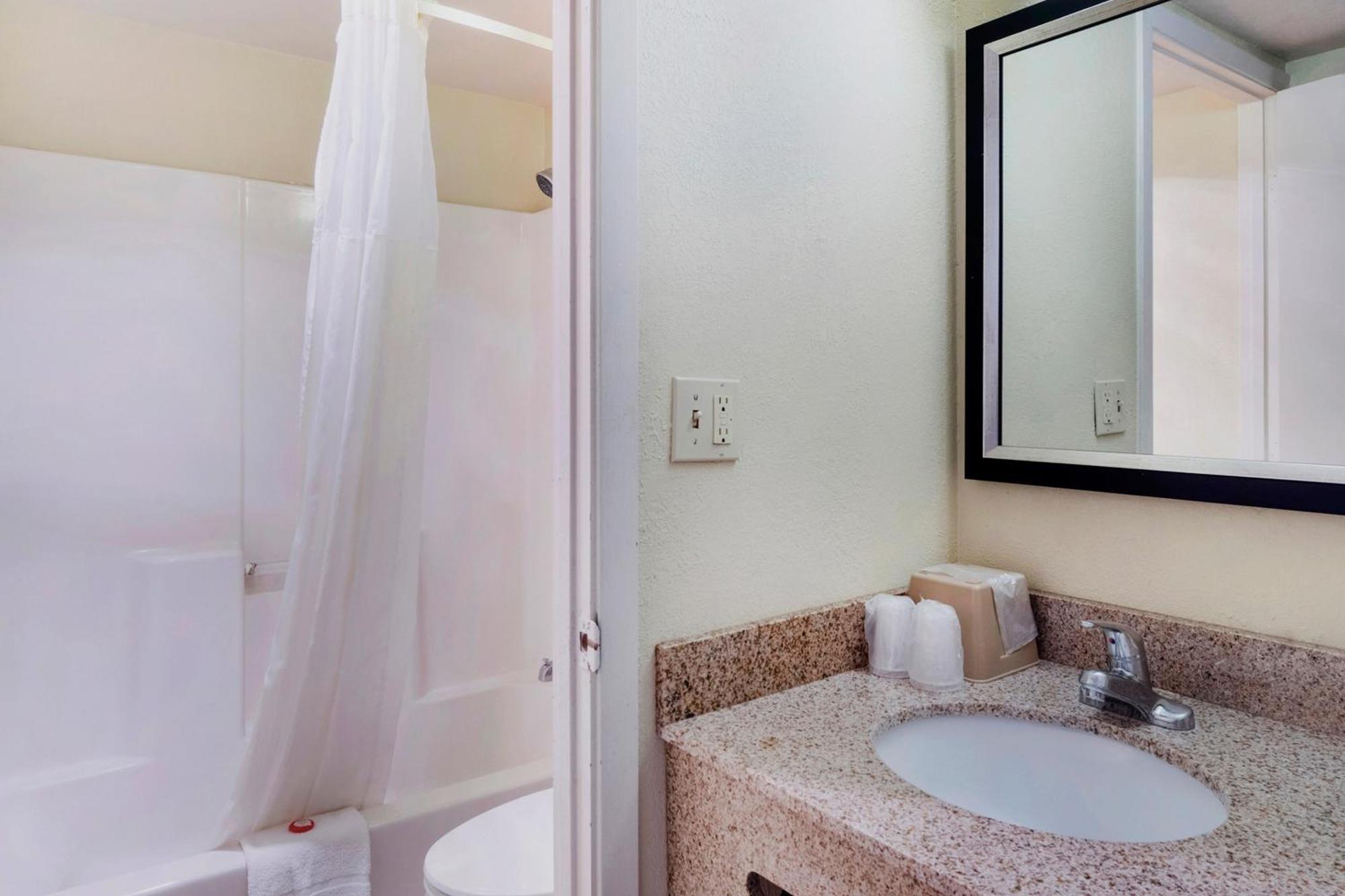 Oyo Townhouse Dodge City Ks Bagian luar foto