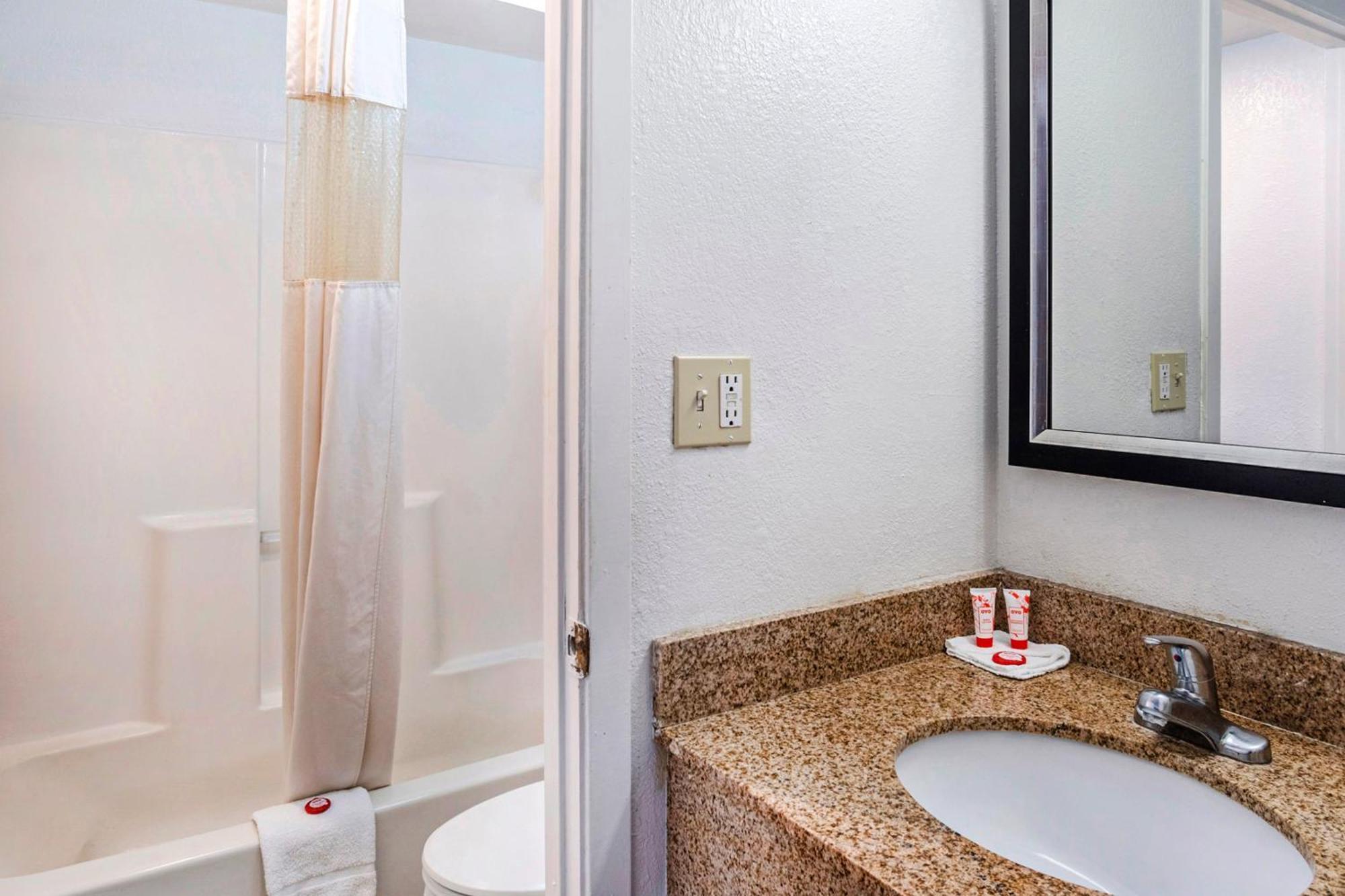 Oyo Townhouse Dodge City Ks Bagian luar foto