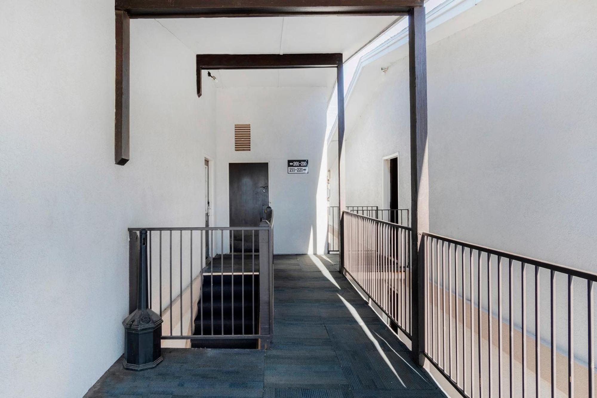 Oyo Townhouse Dodge City Ks Bagian luar foto