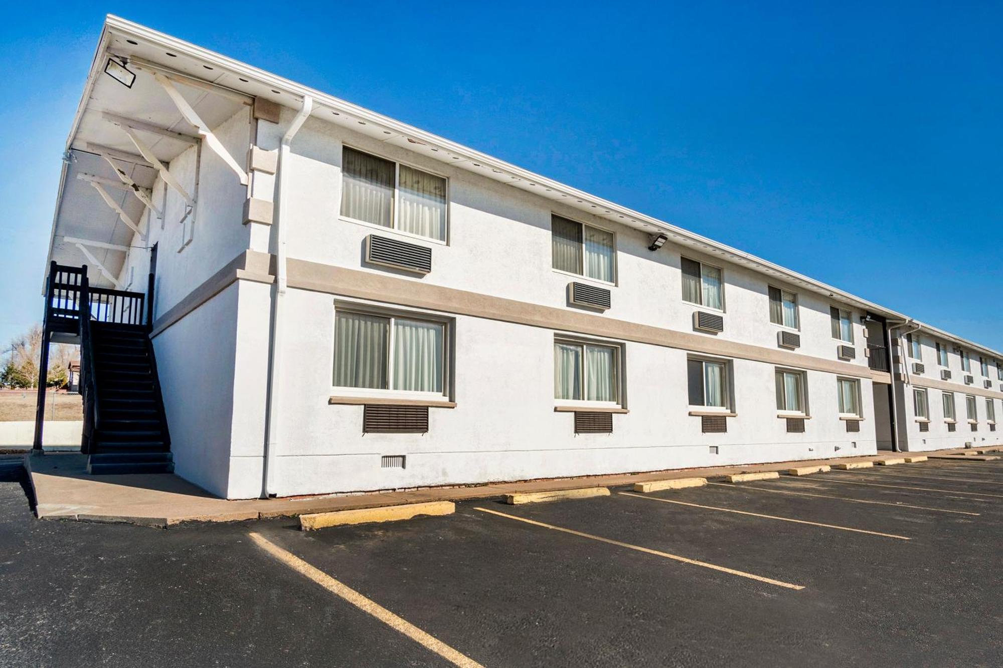 Oyo Townhouse Dodge City Ks Bagian luar foto