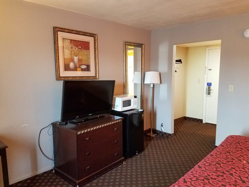 Oyo Townhouse Dodge City Ks Bagian luar foto