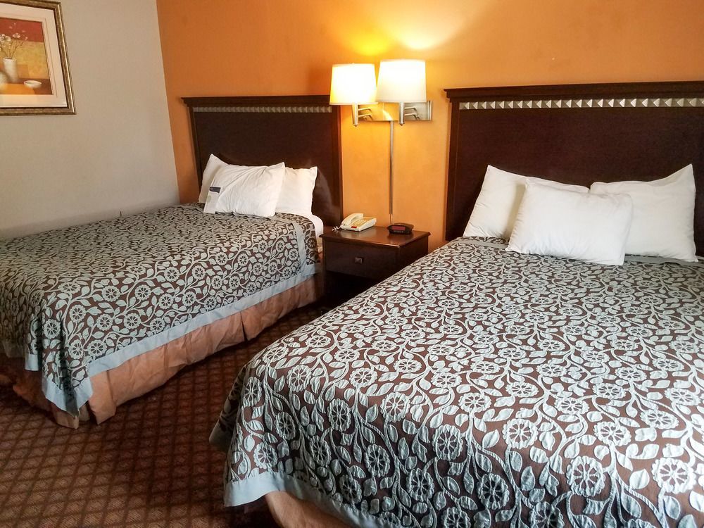 Oyo Townhouse Dodge City Ks Bagian luar foto